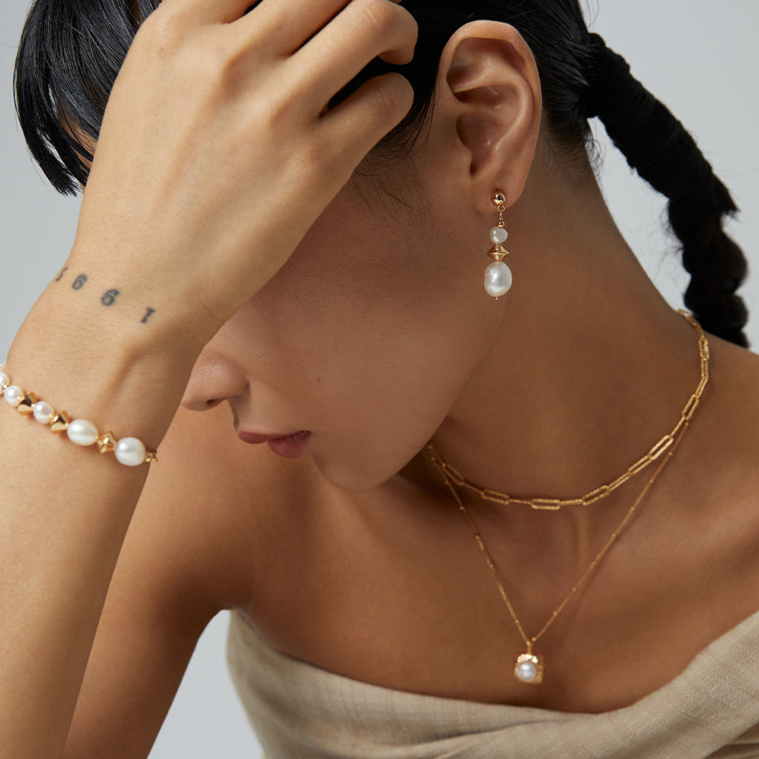 Hand-Carved Pearl Necklace｜Artisan Elegance in Retro Gold