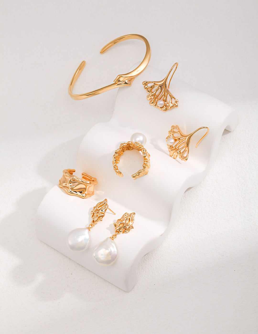 Baroque Pearl Drop Earrings｜Sculptural Elegance in Retro Gold & White Gold