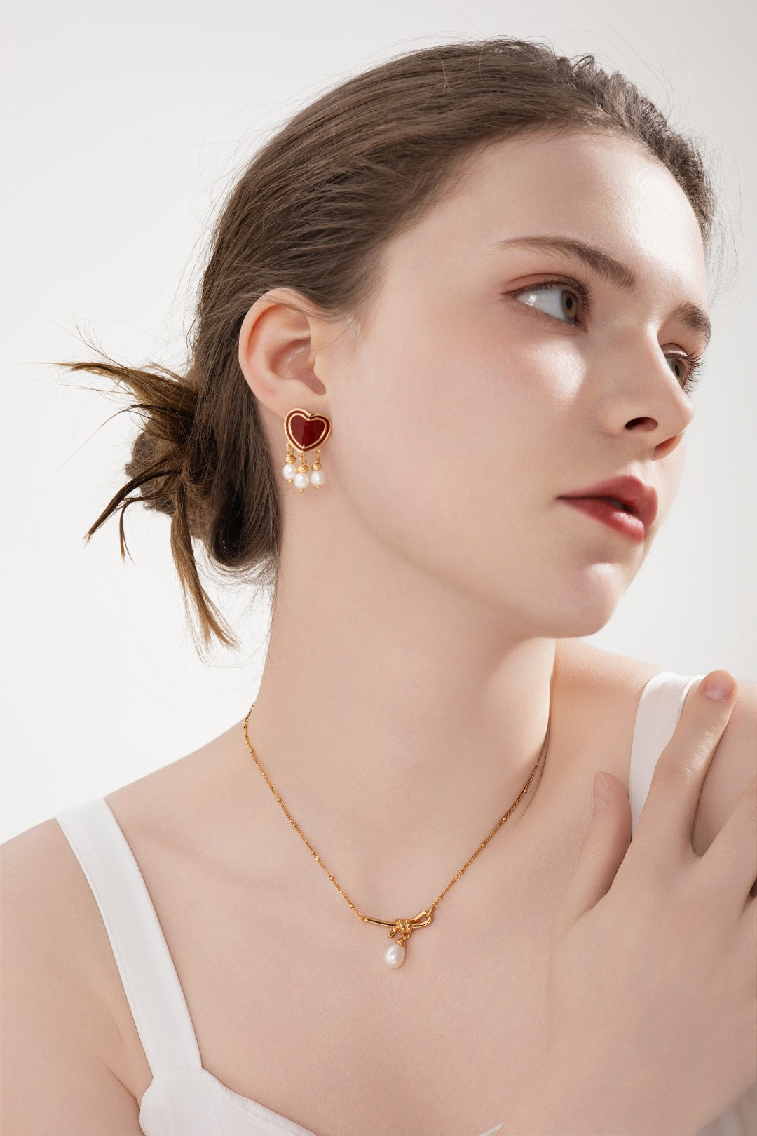 Knotted Pearl Necklace｜Moon & Star Duo in Retro Gold