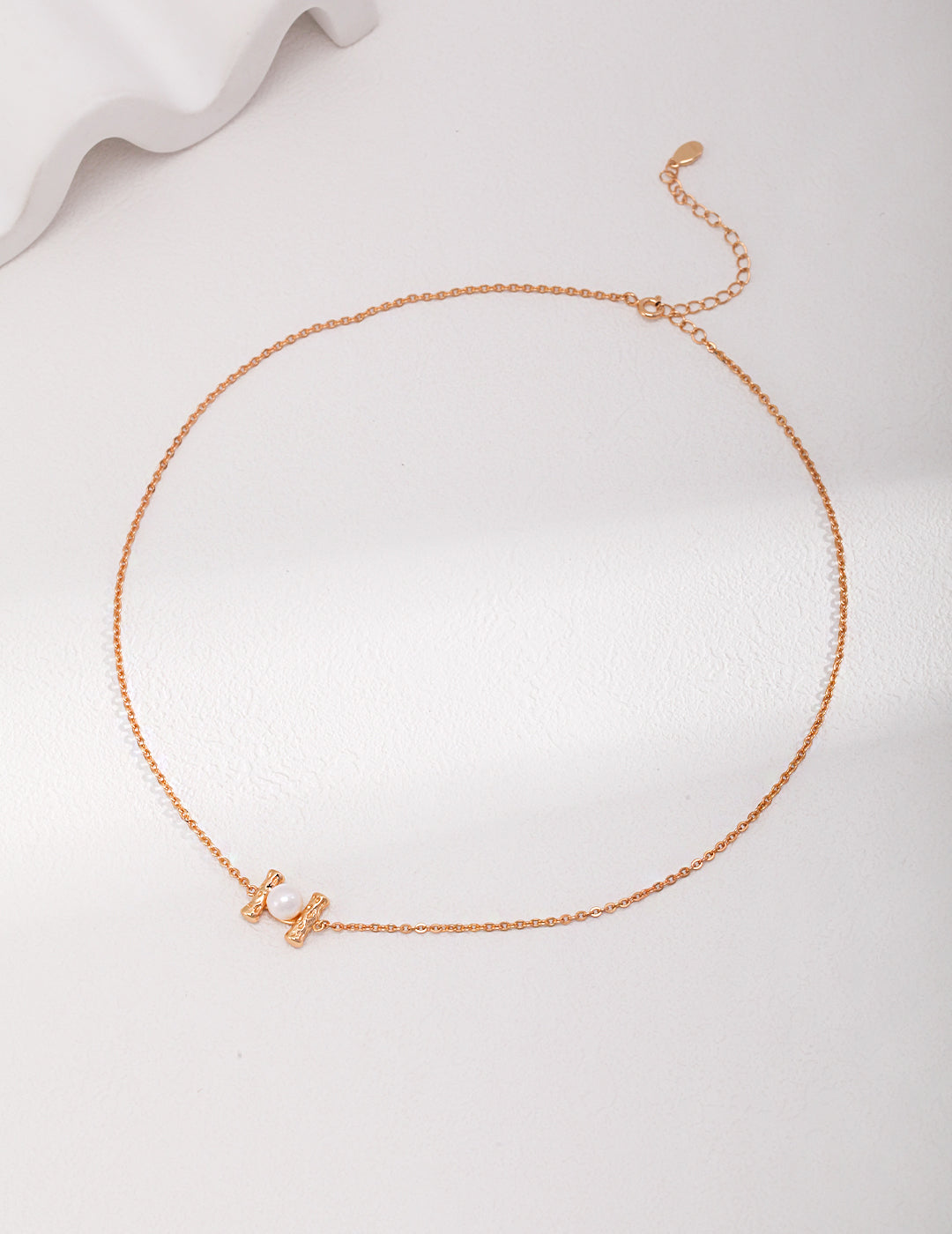 Round Pearl Pendant Necklace｜Timeless Glow in Retro Gold