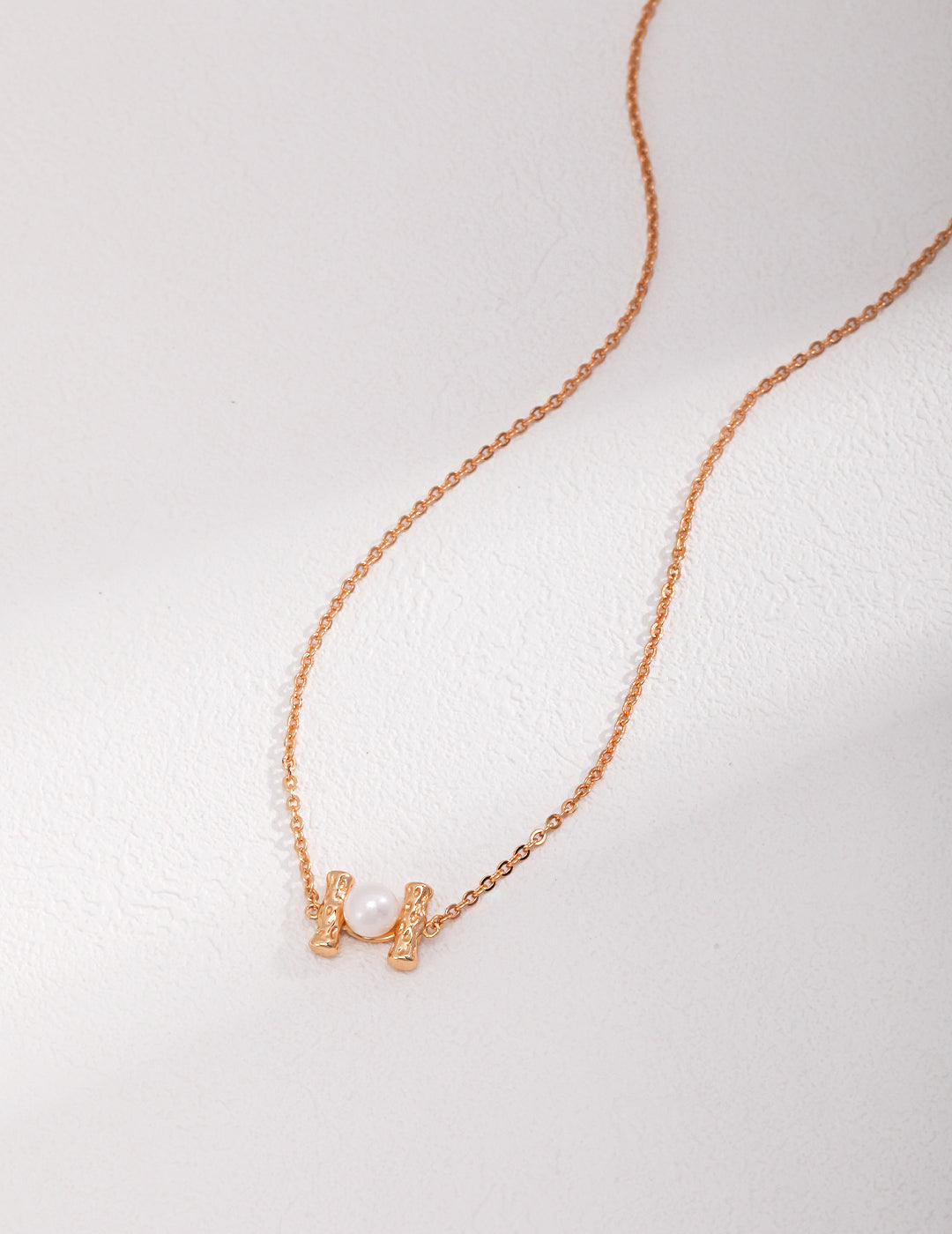 Round Pearl Pendant Necklace｜Timeless Glow in Retro Gold